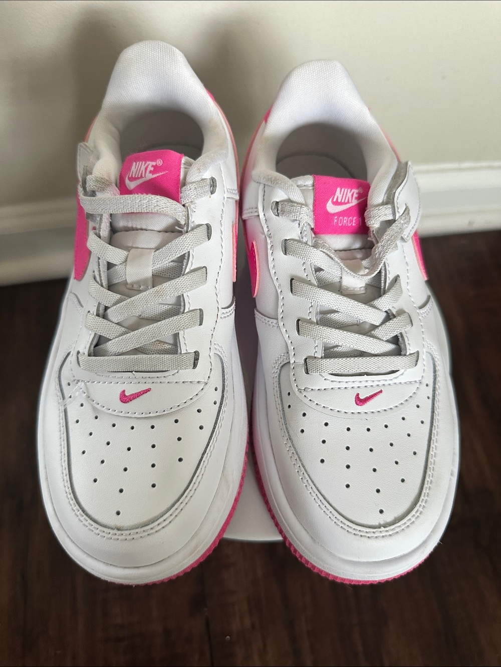 Nike White & Pink Low-Top Sneakers - Picture 2 of 5